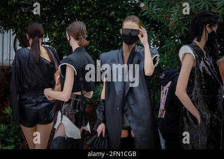 Modelli nel backstage della sfilata di moda Rick Owens a Venezia Lido, Primavera Estate 2021, settimana della Moda pronti all'uso Foto Stock