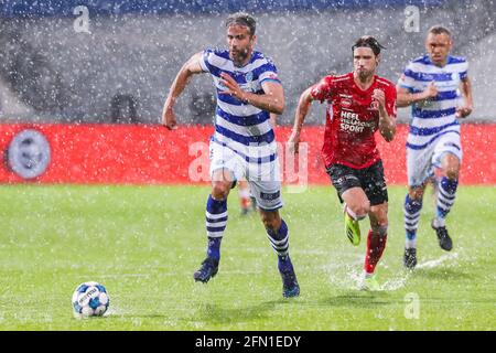 DOETINCHEM, OLANDA - MAGGIO 12: Ralf Seuntjens di De Graafschap, Orhan Dzepar di Helmond Sport durante la partita olandese di Keukenkampioendivisie Foto Stock