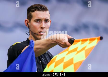 DOETINCHEM, PAESI BASSI - MAGGIO 12: Arbitro assistente Michael Osseweijer durante la partita olandese di Keukenkampioendivisie tra De Graafschap e Helmond Foto Stock