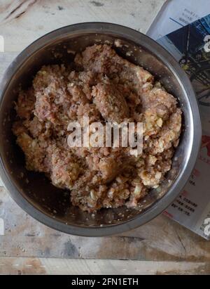 Una ciotola piena di gnocchi cinesi. Foto Stock