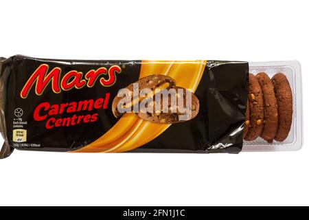 Pacchetto di biscotti Mars Caramel Centres aperti per la mostra contenuto impostato su sfondo bianco Foto Stock