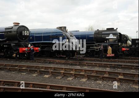 'Re Edoardo II', 'sir Nigel Gresley' e 'Tornado' con pulitore, vigili del fuoco e capomastro. Foto Stock