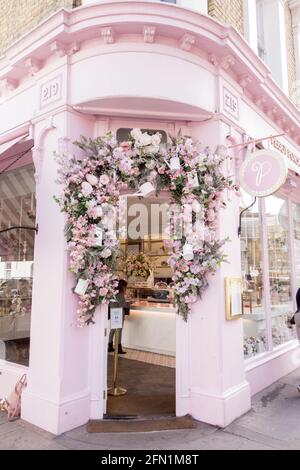 Pretty-in-rosa Peggy Porschen Chelsea negozio entrata ed esterno, King's Road, Londra, SW3, Inghilterra, REGNO UNITO Foto Stock