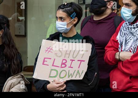 Chiudere Elbit per protestare fuori dall’ufficio di Elbit a Holborn, nel centro di Londra, Regno Unito. Palestine Action protestano per la chiusura di Elbit, il più grande produttore di armi d’Israele, tra cui British Maritime e Coastguard Agency. Foto Stock