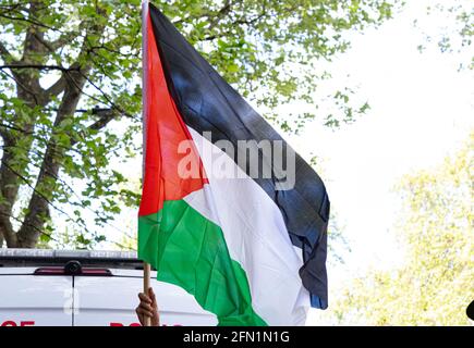 Chiudere Elbit per protestare fuori dall’ufficio di Elbit a Holborn, nel centro di Londra, Regno Unito. Palestine Action protestano per la chiusura di Elbit, il più grande produttore di armi d’Israele, tra cui British Maritime e Coastguard Agency. Foto Stock