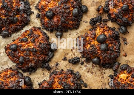 Biscotti fatti in casa bruciati o biscotti di roccia o torte di roccia o panini di roccia Foto Stock
