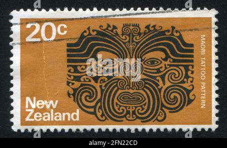 NEW ZEALAND - CIRCA 1970: Stampato dalla Nuova Zelanda, mostra il motivo del tatuaggio Maori, circa 1970 Foto Stock