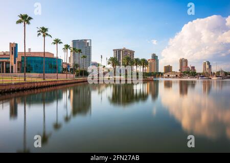 San Pietroburgo, Florida, USA skyline lungo la baia nel pomeriggio. Foto Stock