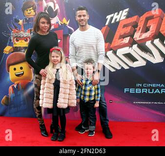 02 febbraio 2019 - Londra, Inghilterra, Regno Unito - The Lego Movie 2: La seconda parte 'UK Premiere Spettacoli fotografici: Michelle Heaton con il marito Hugh Hanley e Chil Foto Stock