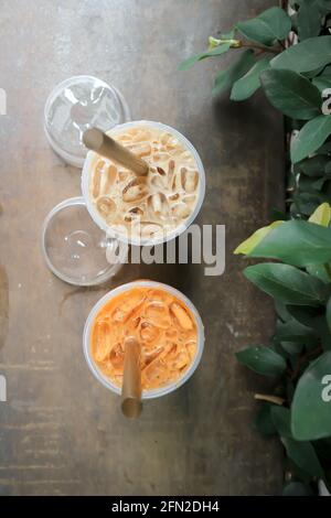 tè al latte o tè thailandese o tè a bolle per servire Foto Stock