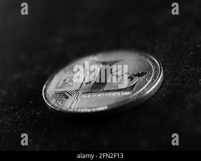 Immagine in scala di grigi della valuta criptata Foto Stock