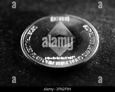Immagine in scala di grigi della valuta criptata Foto Stock