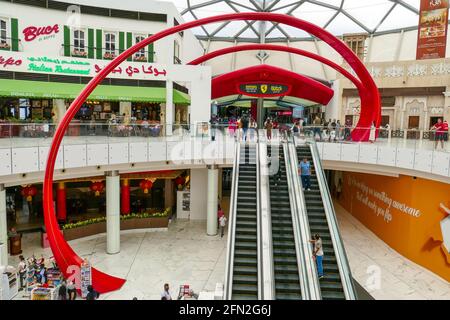 Abu Dhabi, Emirati Arabi Uniti, 13 aprile 2019. Ferrari World, conosciuto anche come Ferrari Experience, è un parco a tema situato sull'isola di Yas, Abu Dhabi, ne Foto Stock