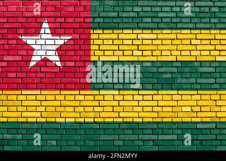 Bandiera del Togo dipinta su un muro di mattoni Foto Stock