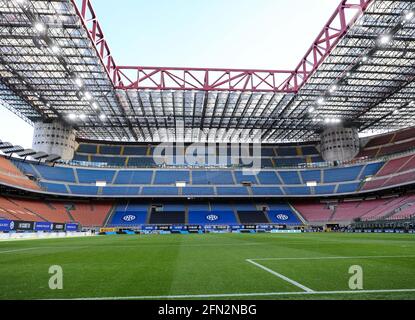 Milano, Italia. 12 maggio 2021. Vista dello Stadio durante la partita di calcio della Serie A 2020/21 tra FC Internazionale e COME Roma allo Stadio Giuseppe Meazza.(Punteggio finale; FC Internazionale 3 - 1 COME Roma) (Foto di Fabrizio Carabelli/SOPA Images/Sipa USA) Credit: Sipa USA/Alamy Live News Foto Stock