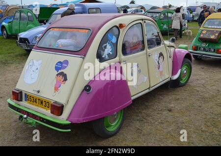 22 ème rencontre nationale des 2CV clubs de France du 13 au 17 mai 2015 à la Rochelle. Foto Stock