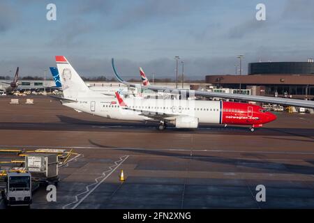 Tokyo, Giappone. 10 gennaio 2018. Un Boeing 737-800 della Norwegian Airlines con un ritratto di Sonja Henie sulla linea di uscita dell'aeroporto di Heathrow. (Foto di Damon Coulter/SOPA Images/Sipa USA) Credit: Sipa USA/Alamy Live News Foto Stock