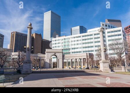 Denver Civic Center Park e lo skyline della città del centro di Denver, Colorado Foto Stock
