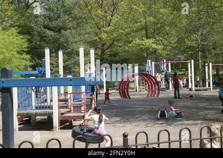 3rd Street Playground, uno dei numerosi parchi giochi di Prospect Park a Brooklyn, New York. Foto Stock