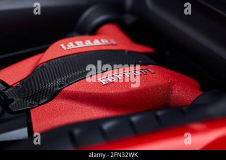 Katowice/Polonia - 04.17.2020: V8 Ferrari motore F8 Tributo. V8, 3,9 l, 730 cv, 770 Nm. Il V8 più forte creato dalla Ferrari, da montare in un non-spec Foto Stock