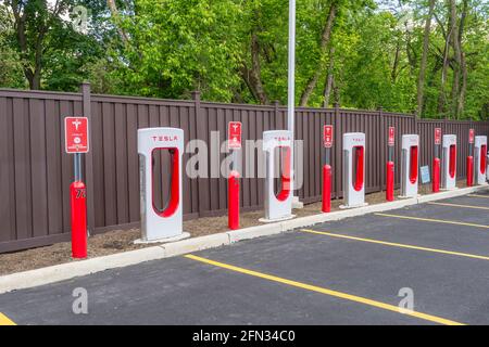 Stazioni di ricarica Tesla all'aperto Foto Stock