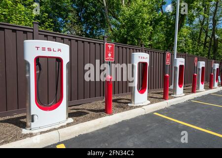 Stazioni di ricarica Tesla all'aperto Foto Stock