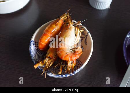 Gamberi alla griglia, frutti di mare in stile thailandese Foto Stock