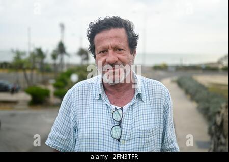 L'attore portoghese Joaquim De Almeida nel set di film 'Searching 2' con Storm Reid e Nia Long, Cartagena de Indias, Colombia. Direttori: Wil Foto Stock