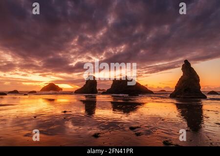 Bandon Beach al tramonto, Oregon Foto Stock