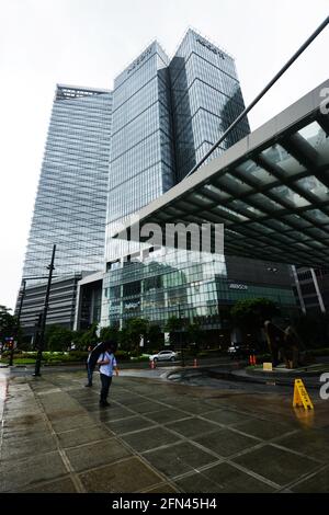 La torre della Borsa delle Filippine a Bonifacio Global City in Metro Manila, Filippine. Foto Stock