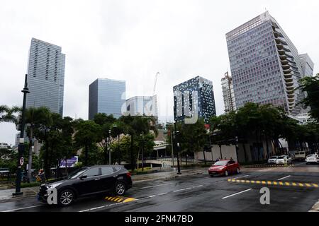 Bonifacio High Street e piazza centrale nella città globale di Metro Manila, Filippine. Foto Stock
