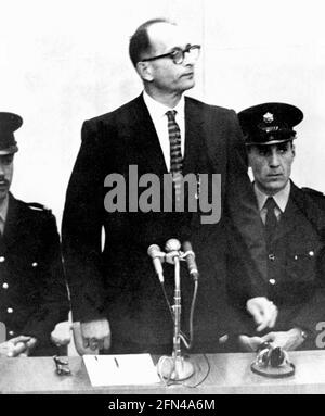 Eichmann, Adolf, 19.3.1906 - 1.6.1962, ufficiale tedesco delle SS, mezza lunghezza, Durante il processo di Eichmann, Israele, 2.4.- 15.12.1961, in tribunale, SOLO PER USO EDITORIALE Foto Stock