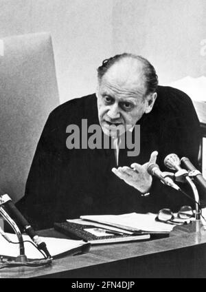Eichmann, Adolf, 19.3.1906 - 1.6.1962, funzionario tedesco delle SS, processo di Eichmann, 2.4.- 15.12.1961, SOLO PER USO EDITORIALE Foto Stock