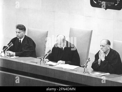 Eichmann, Adolf, 19.3.1906 - 1.6.1962, funzionario tedesco delle SS, processo di Eichmann, 2.4.- 15.12.1961, giudici: Benjamin Helevy, SOLO PER USO EDITORIALE Foto Stock