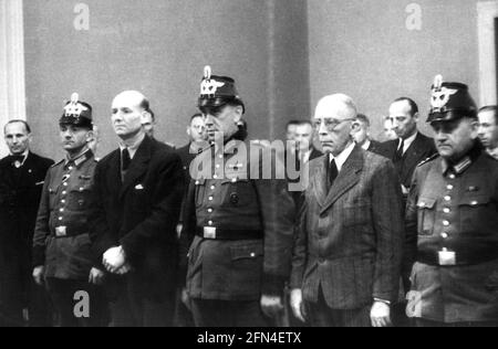 Popitz, Johannes, 2.12.1884 - 2.2.1945, politico tedesco (destra), davanti alla Corte popolare, Berlino, 8.8.1944, REDAZIONALE-USO-SOLO Foto Stock