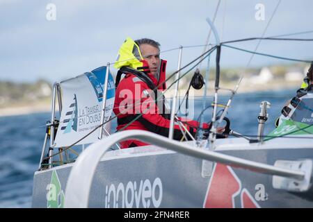 Concarneau, Francia. 13 maggio 2021. Corentin Douguet, Queguiner - Innoveo durante la Transat en Double 2021 ( Concarneau - Saint-Barthelemy ), iniziare Figaro 3 gara di vela Beneteau il 13 maggio 2021 a Concarneau, Francia - Foto Nicolas Pehe/DPPI Credit: DPPI Media/Alamy Live News Foto Stock