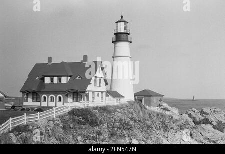 Portland Head Light, Cape Elizabeth, ME, novembre 1992. Parte di una serie di 35 fari della costa orientale americana fotografati tra novembre 1992 e settembre 1993. Foto Stock