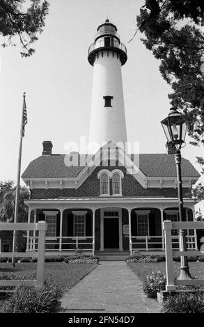 Faro di St. Simons Island, St. Simons, GA, settembre 1993. Parte di una serie di 35 fari della costa orientale americana fotografati tra novembre 1992 e settembre 1993. Foto Stock