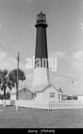 Tybee Island Lighthouse, Tybee Island, GA, settembre 1993. Parte di una serie di 35 fari della costa orientale americana fotografati tra novembre 1992 e settembre 1993. Foto Stock