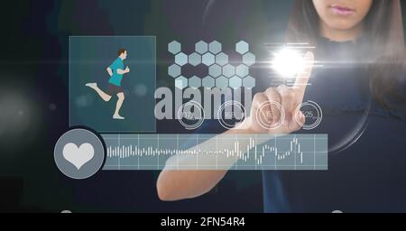 Composizione di icone di fitness digitale rispetto a una donna mista Foto Stock