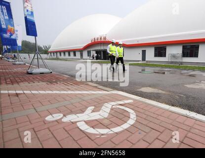 Pechino, Cina. 14 maggio 2021. Foto scattata il 14 maggio 2021 mostra il centro di allenamento di curling e hockey su ghiaccio di recente costruzione per i Giochi Paralimpici invernali di Pechino 2022 a Pechino, Cina. Credit: Zhang Chenlin/Xinhua/Alamy Live News Foto Stock