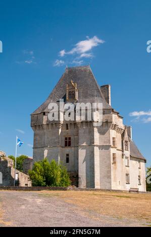 Il castello di Cherveux (XV secolo ) è elencato un patrimonio storico monumento, Cherveux village, Deux-Sevres (79), Nouvelle-Aquitaine, Francia Foto Stock