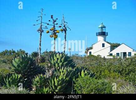 Paesaggio con vista panoramica del faro di Old Point Loma nel Parco Nazionale di Cabrillo, San Diego California Meridionale USA. Foto Stock