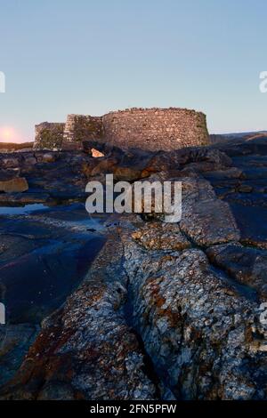 Castello di Forte do Cao a Gelfa al crepuscolo, vicino a Vila Praia de ancora, provincia di Minho, Portogallo settentrionale Foto Stock