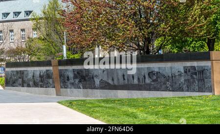 L'Ontario Veterans' Memorial si trova nel Queen's Park presso l'Ontario legislative Assembly Building a Toronto, Canada Foto Stock