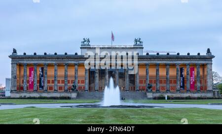 Il 'Altes Museum' è un museo storico situato sull'Isola dei Musei a Berlino. Foto Stock