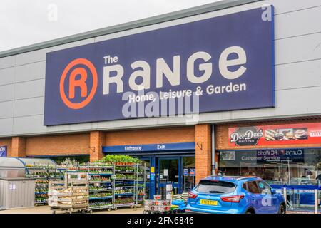 Il superstore Range che vende articoli per la casa, il tempo libero e il giardino. Foto Stock