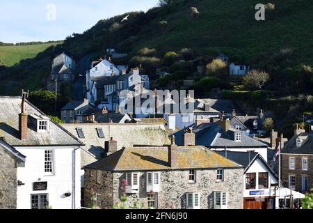 Port Issac Harbour Houses taken from Fore Street Cornwall England uk Foto Stock