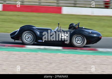 John Spiers, TIFF Needell, Lister Jaguar Knobbly, RAC Woodcote Trophy, Stirling Moss Trophy, Per le vetture sportive Pre - 61, Donington Historic Festival, Do Foto Stock