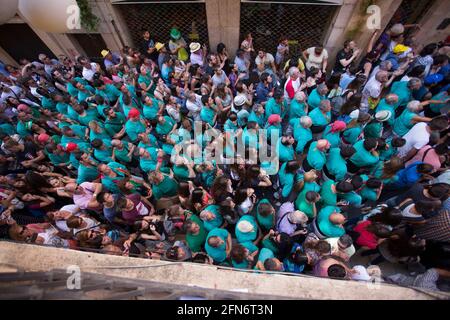 Tarragona, Spagna, 19 settembre 2019 - il team di Castells si prepara a costruire la torre umana Foto Stock